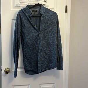 Banana Republic Men’s Teal patterned Button-Up Shirt size M